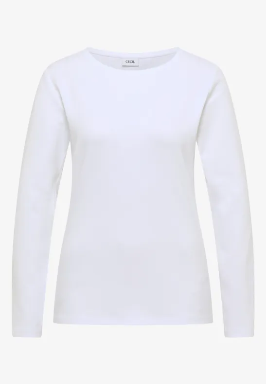 Weißes, schlichtes Langarmshirt vor weißem Hintergrund