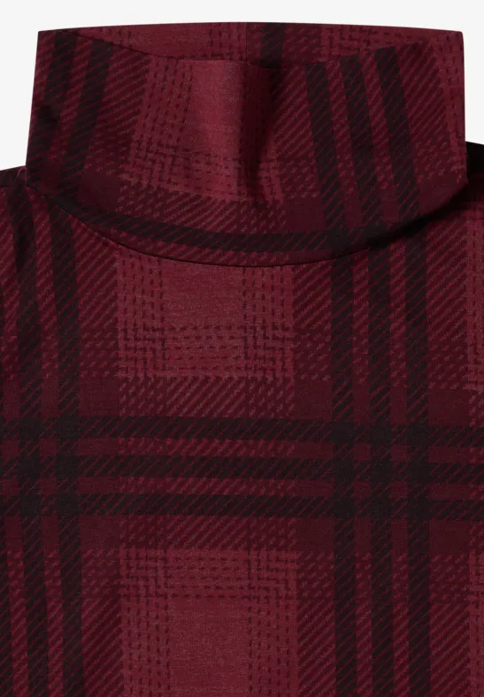 Roter karierter Strickpullover mit Rollkragen