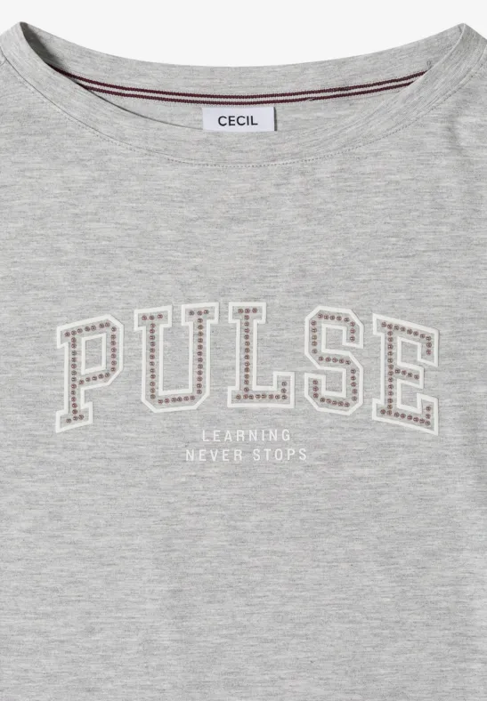 T-shirt gris avec l'inscription 'PULSE' et 'LEARNING NEVER STOPS', étiquette de marque 'CECIL'.