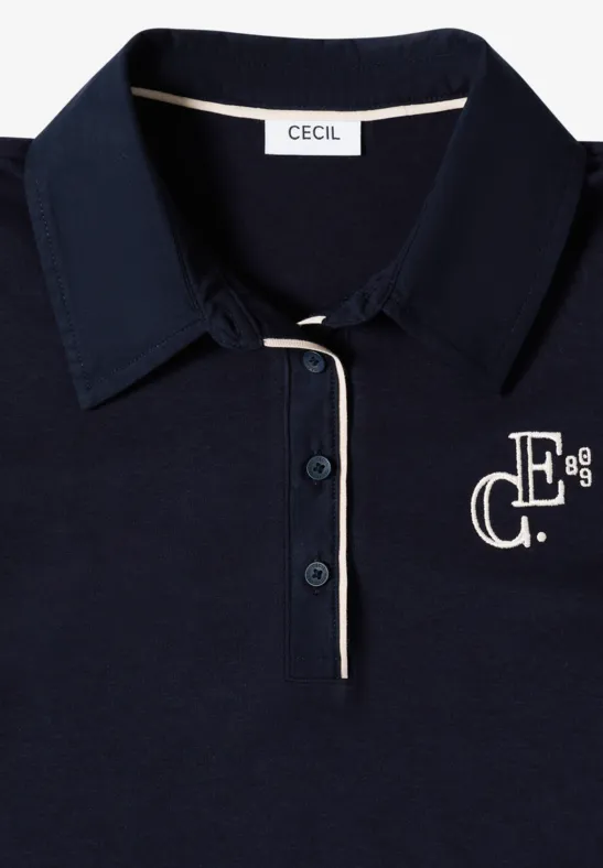 Polo bleu marine avec liseré blanc et logo CECIL sur la poitrine.