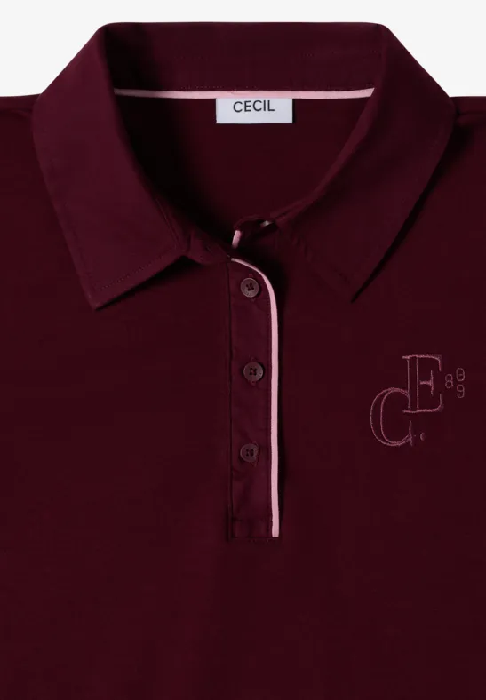 Bordowa koszulka polo z kołnierzem, listwą z guzikami, białą lamówką i dyskretnym logo CE8 na piersi.