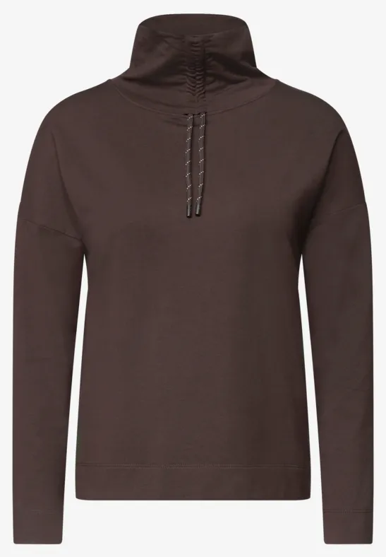 Braunes Langarm-Sweatshirt mit hohem Stehkragen und kurzem Reißverschluss.