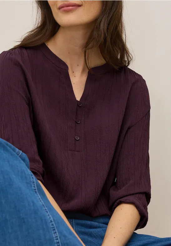 Strukturbluse in Unifarbe mulberry red