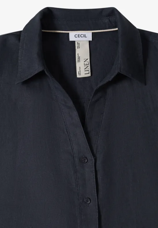 Schwarze Hemdbluse mit Kragen und Knopfleiste.