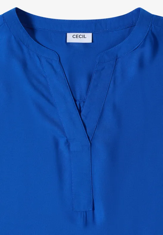 Kobaltblaue Bluse mit V-Ausschnitt und CECIL-Label. Lässiger, fließender Stoff, locker geschnitten.