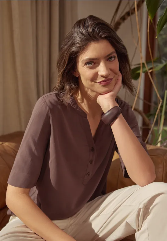 Blouse met korte mouwen en gespleten hals macchiato brown