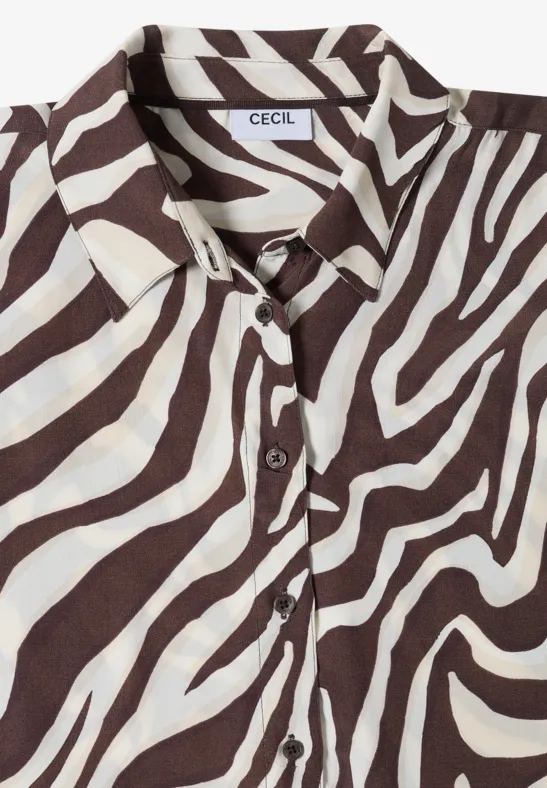 Opgevouwen overhemd met bruin-beige zebraprint en klein 'CECIL'-label bij de boord.