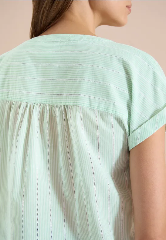 Haut femme rayé vert menthe et blanc, manches courtes, empiècement dos plissé.
