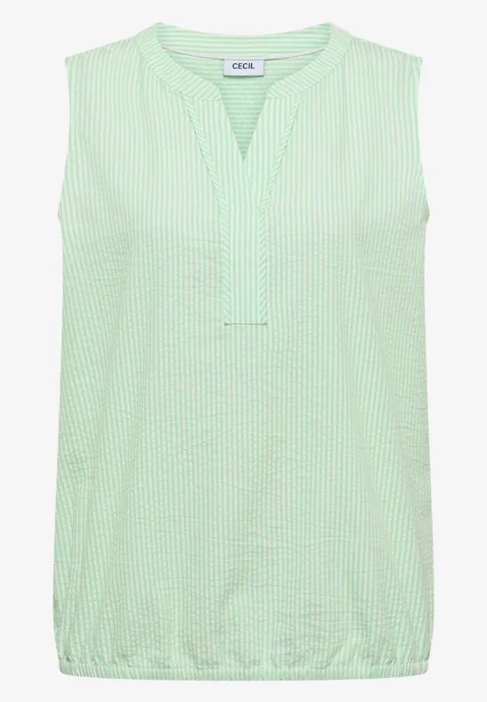 Haut sans manches vert pâle à rayures blanches, encolure en V et ourlet froncé.