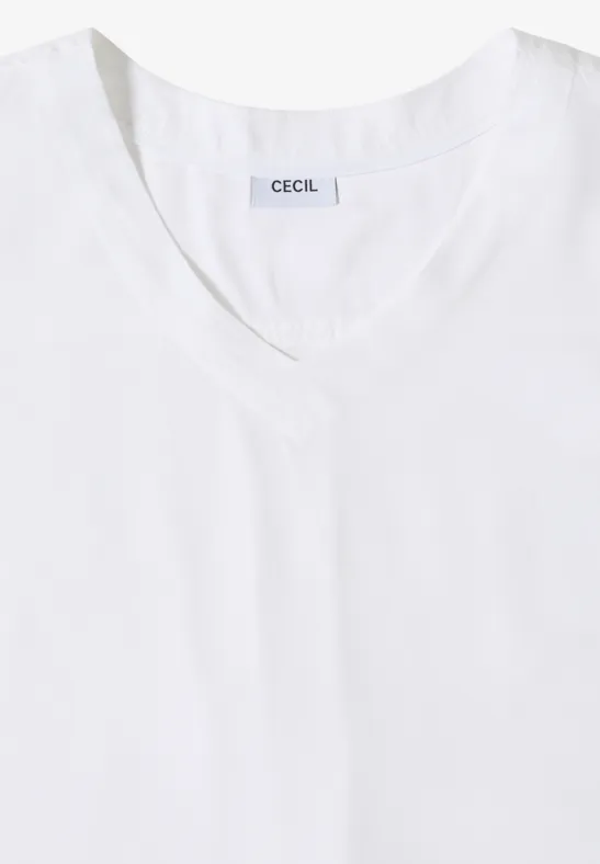 Ein schlichtes weißes V-Shirt mit kurzem Ärmel und CECIL-Label im Nacken.