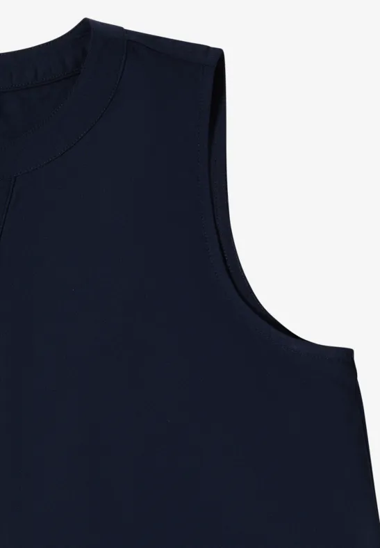 Ein ärmelloses, dunkelblaues Tanktop mit rundem Ausschnitt.
