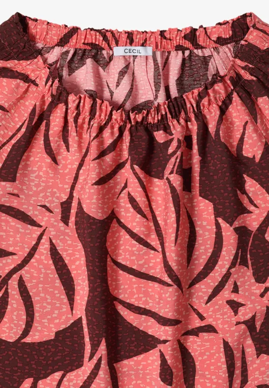 Rote Bluse mit elastischem, gerafftem Ausschnitt und tropischem Blattmuster in Dunkelrot und Rosa.