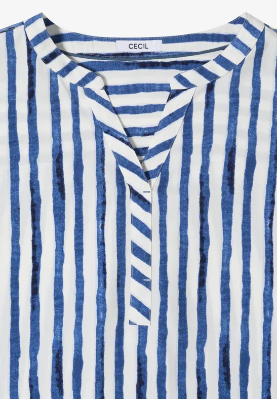 Weiß-blau gestreiftes Leinenhemd ohne Kragen, V-Ausschnitt, lockerer Schnitt.