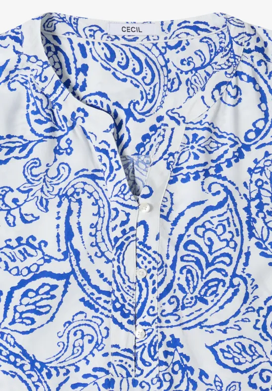 Witte top met blauwe paisleyprint
