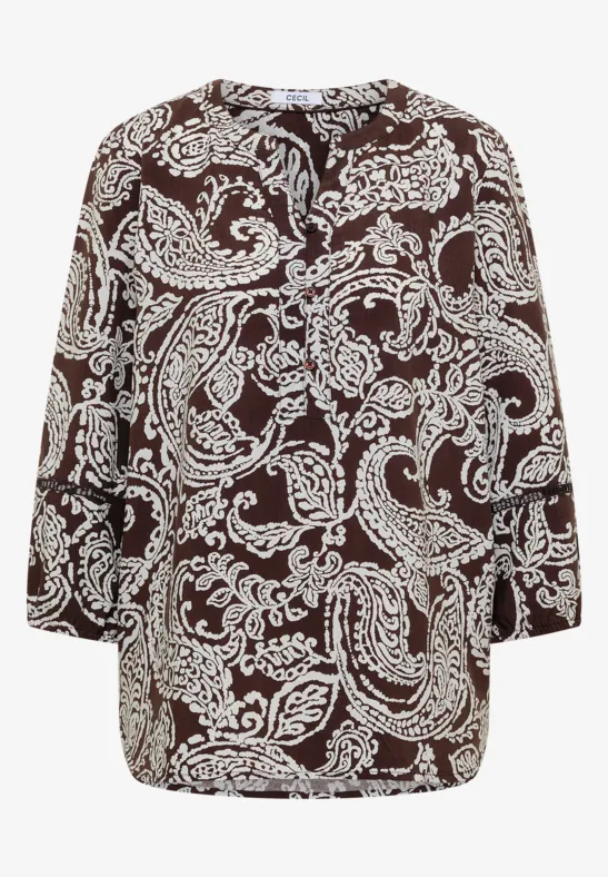 Losvallende bruine blouse met wit paisleymotief en driekwartmouwen.