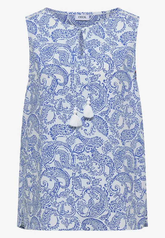 Ärmelloses Top mit blauem Paisley-Muster und weißem Quasten-Verschluss.