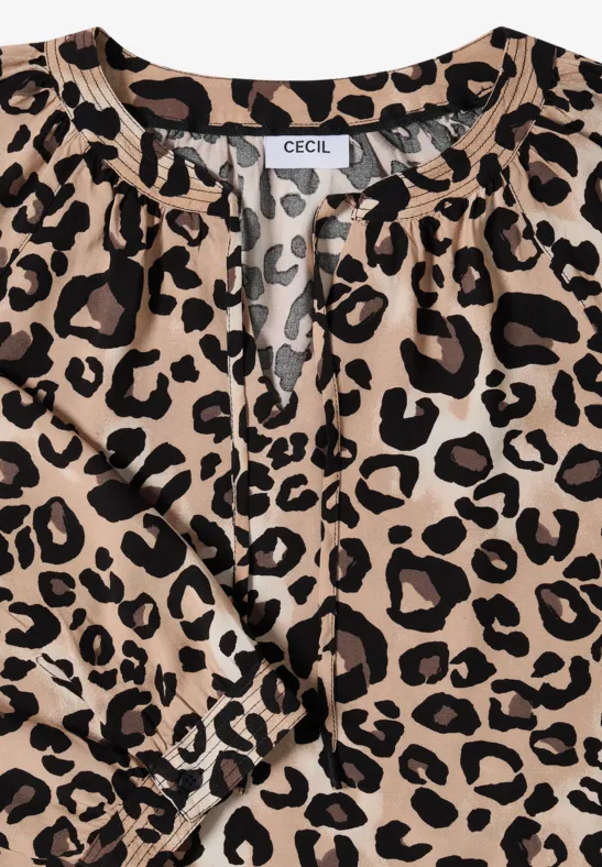 Leopardenprint-Bluse mit V-Ausschnitt, Knopfleiste und langen Ärmeln.