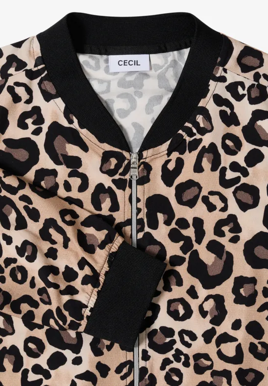 Beige-schwarze Bomberjacke mit Leopardenmuster und schwarzem Kragen von CECIL.
