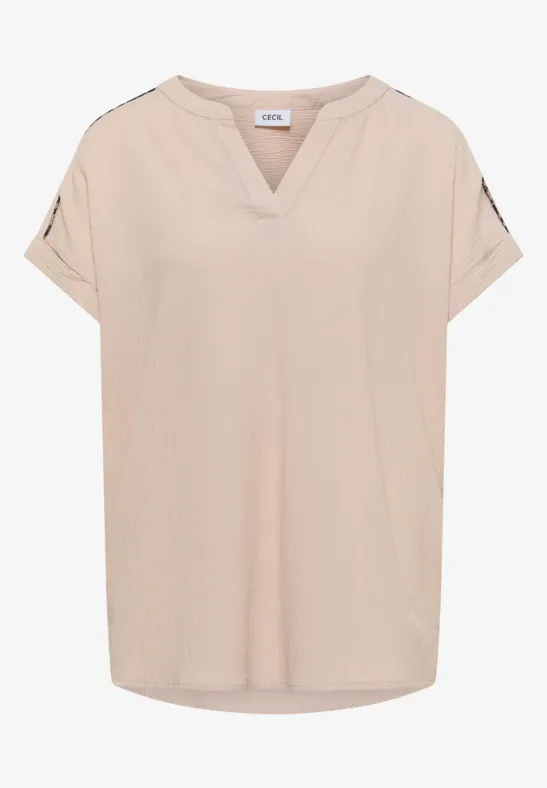 Beige, kurzärmlige Damenbluse mit V-Ausschnitt und aufgekrempelten Ärmeln