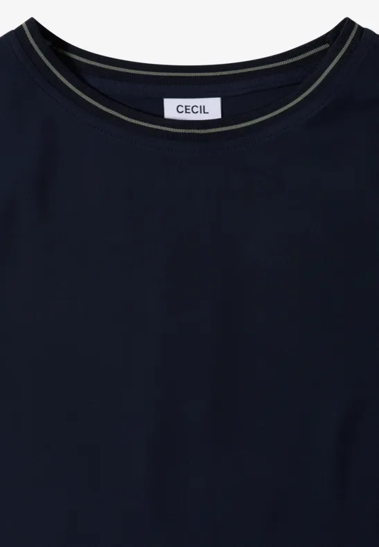 Schlichtes dunkelblaues T-Shirt mit Rundhalsausschnitt und Markenlabel am Kragen.