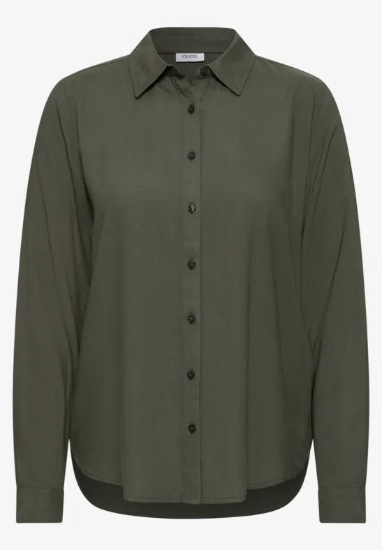 Donkergroene blouse met lange mouwen, knoopsluiting en klassieke kraag.
