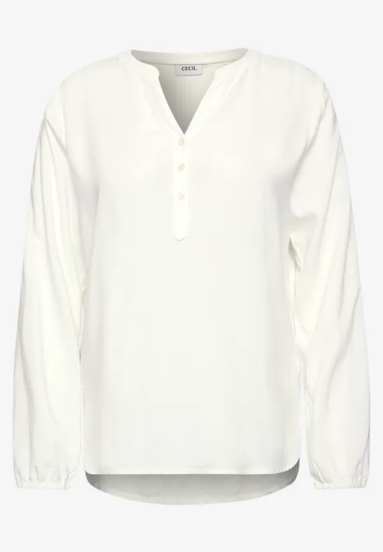 Weiße, lange Bluse mit V-Ausschnitt, kurzer Knopfleiste und langen Ärmeln, schlicht und elegant.