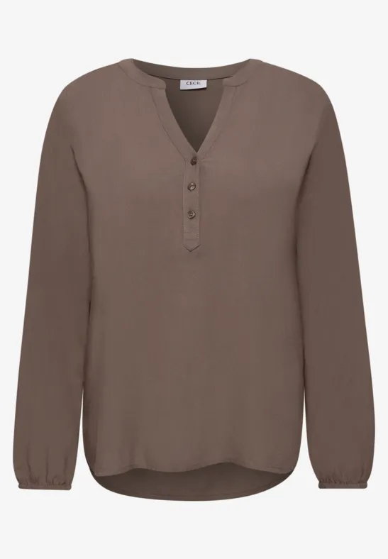 Effen bruine damesblouse met V-hals, knoopsluiting en lange, licht geplooide mouwen.