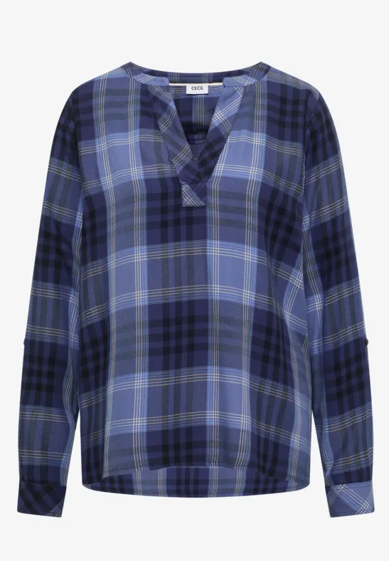 Locker geschnittene, langärmlige Bluse mit blauem Karomuster und V-Ausschnitt.