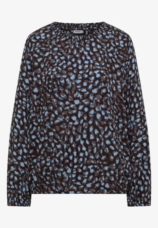 Damesblouse met zwarte basis en blauw abstract bladpatroon, lange mouwen, losse pasvorm.