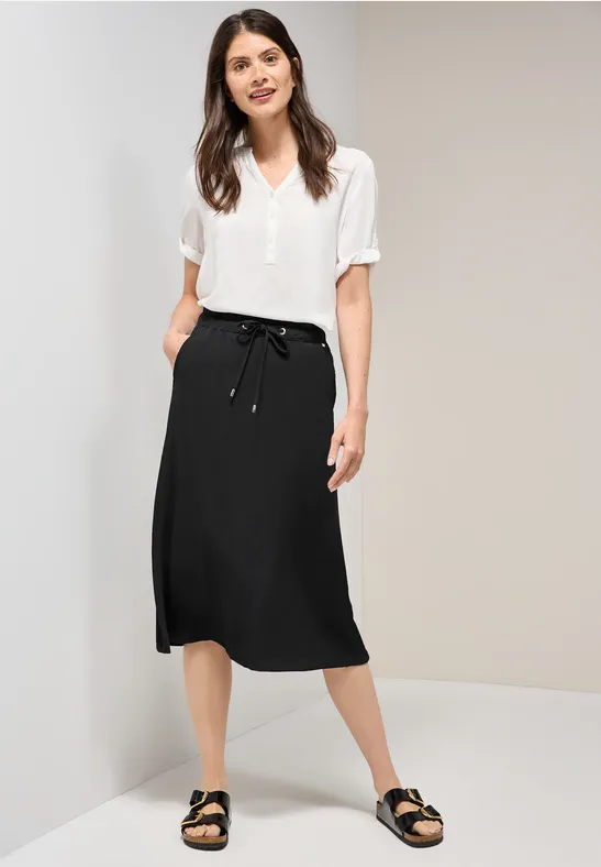 Crepe Rock in A-Linie Black