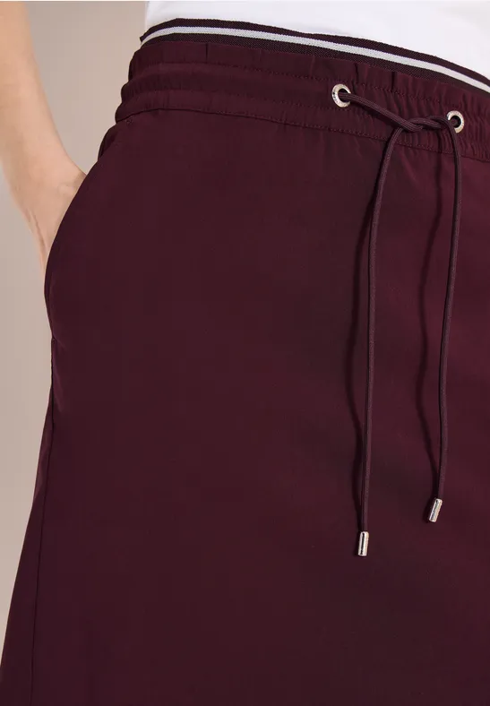 Knielanger Rock mit Streifendetail grape red