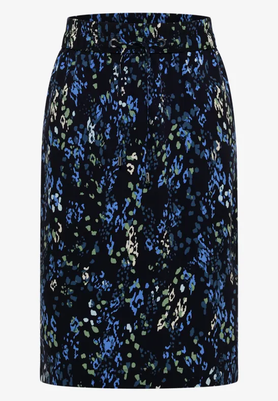 Zwarte, knielange rok met blauw-groen bloemenpatroon.