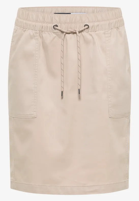 Beiger Minirock mit elastischem Bund, Kordelzug und aufgesetzten Taschen.