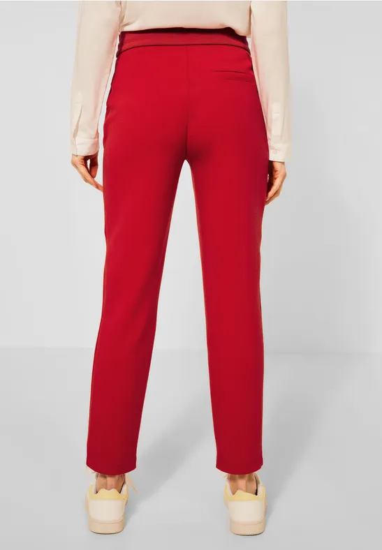 Loose Fit Hose in Inch 28 vibrant red