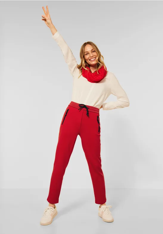 Loose Fit Hose in Inch 28 vibrant red