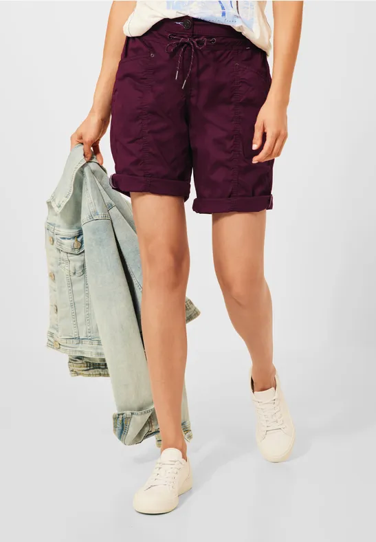 Casual-fit short berry juice red