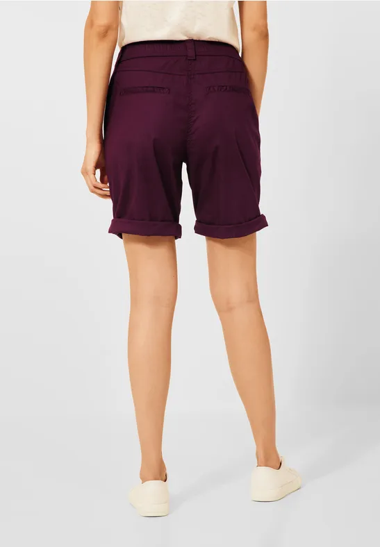 Casual-fit short berry juice red