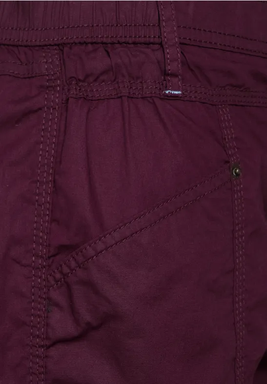 Casual-fit short berry juice red