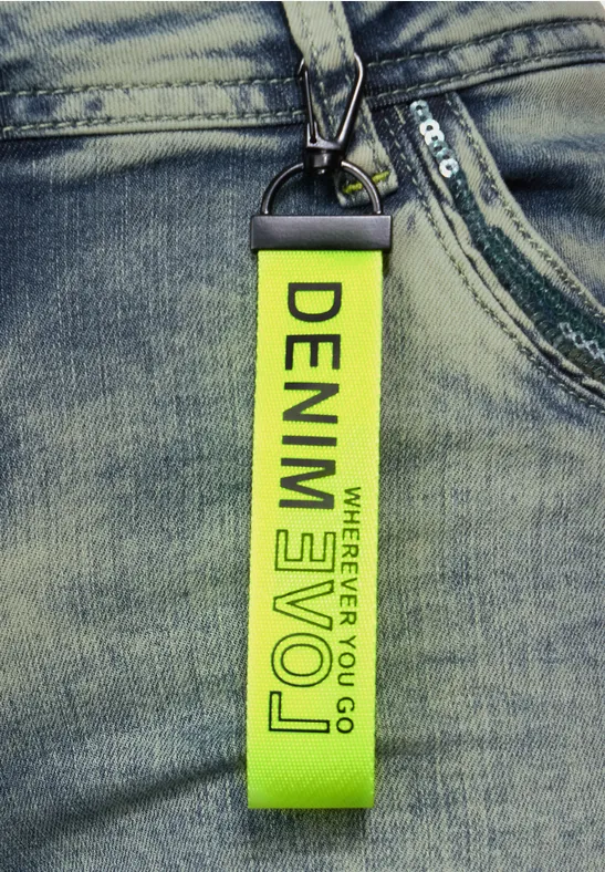 Loose Fit Jeans in Color light salvia green