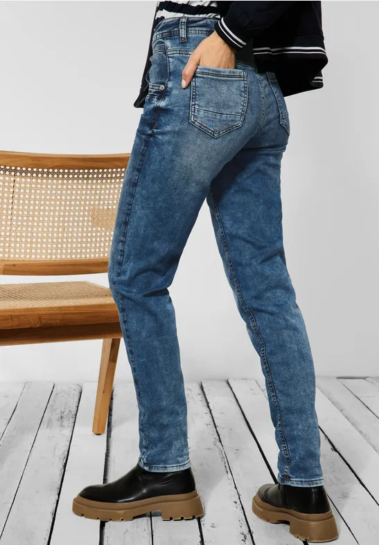 Loose Fit Jeans mid blue wash with tinting