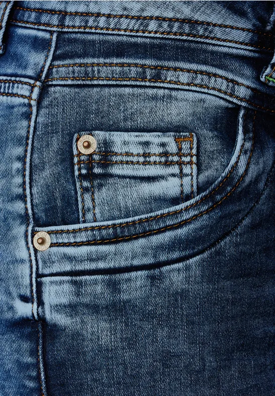 Loose Fit Jeans mid blue wash with tinting