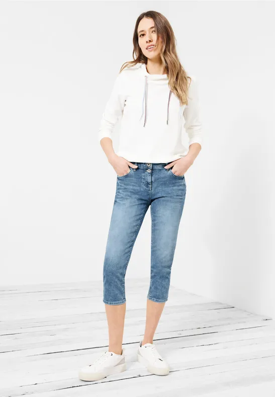 Casual Fit Jeans in 3/4 light blue washed