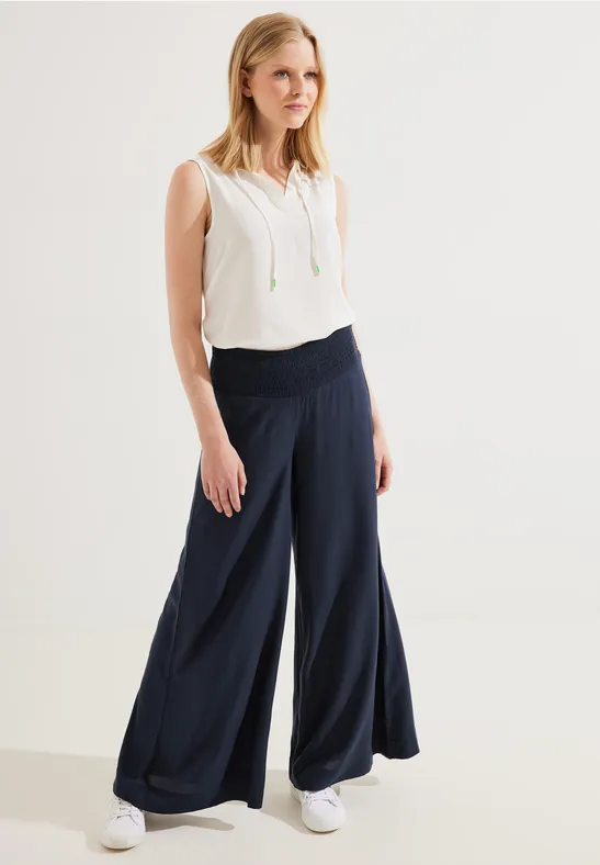 Coupe classique avec taille smockée deep blue