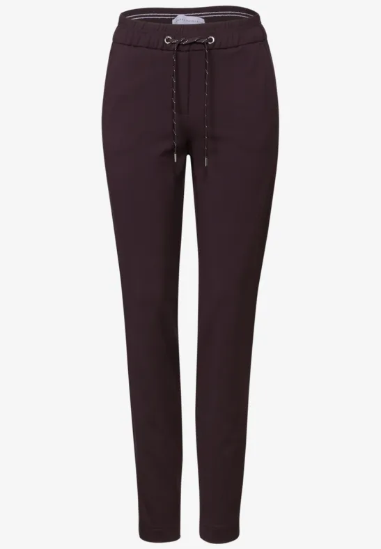 Casual Fit Hose eggplant red
