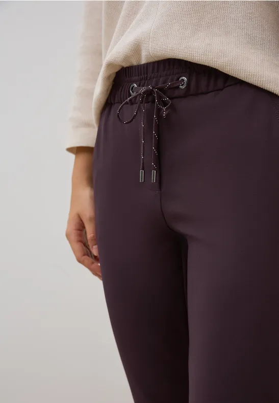 Casual Fit Hose eggplant red