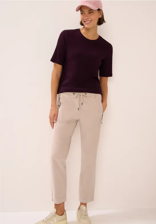 Cordhose im Causal Fit eggshell white