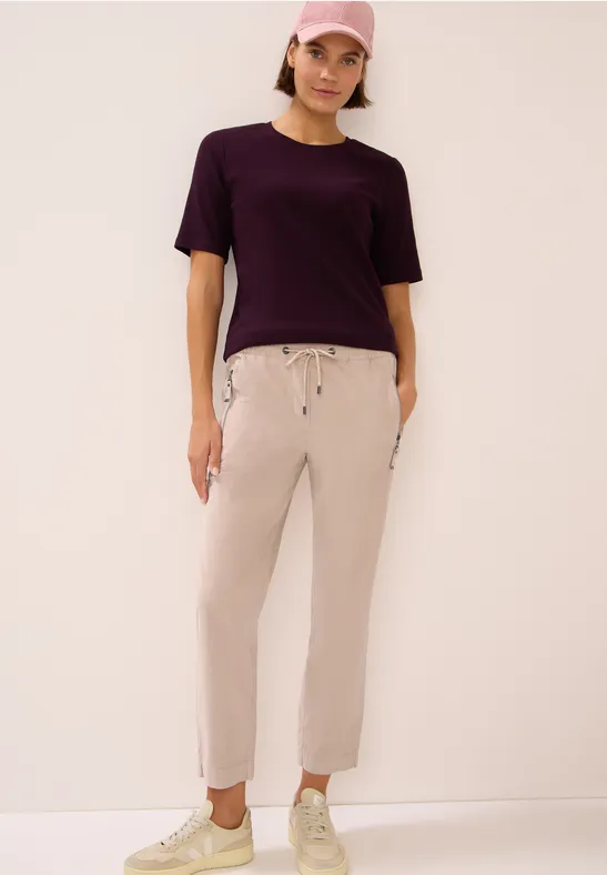 Cordhose im Causal Fit eggshell white