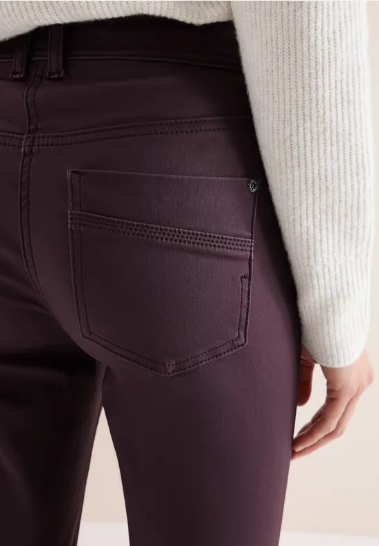 Broek in lederlook eggplant red