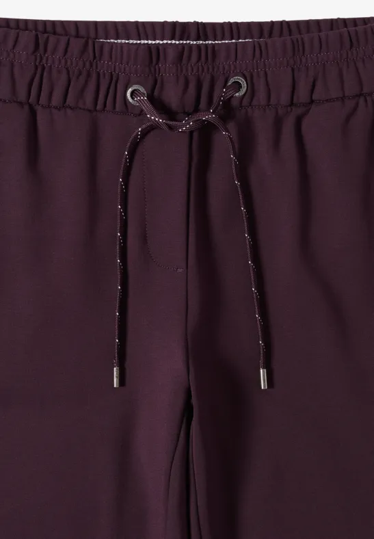 Casual Fit Hose eggplant red