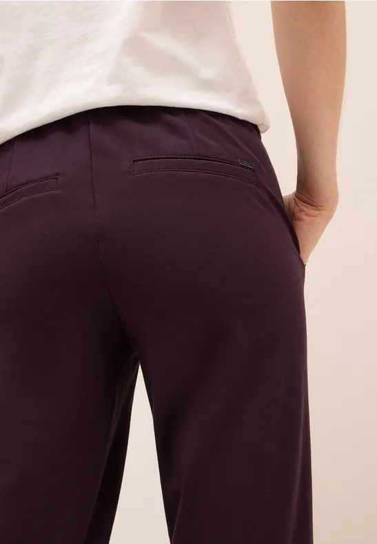 Casual Fit Hose eggplant red